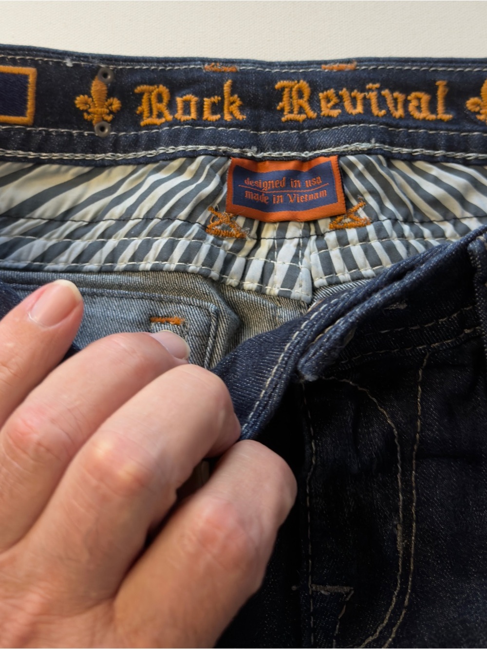 NWT Women's Rock Revival Women's Dark Embellished Pocket Jeans Size 29/32" - Picture 5 of 9